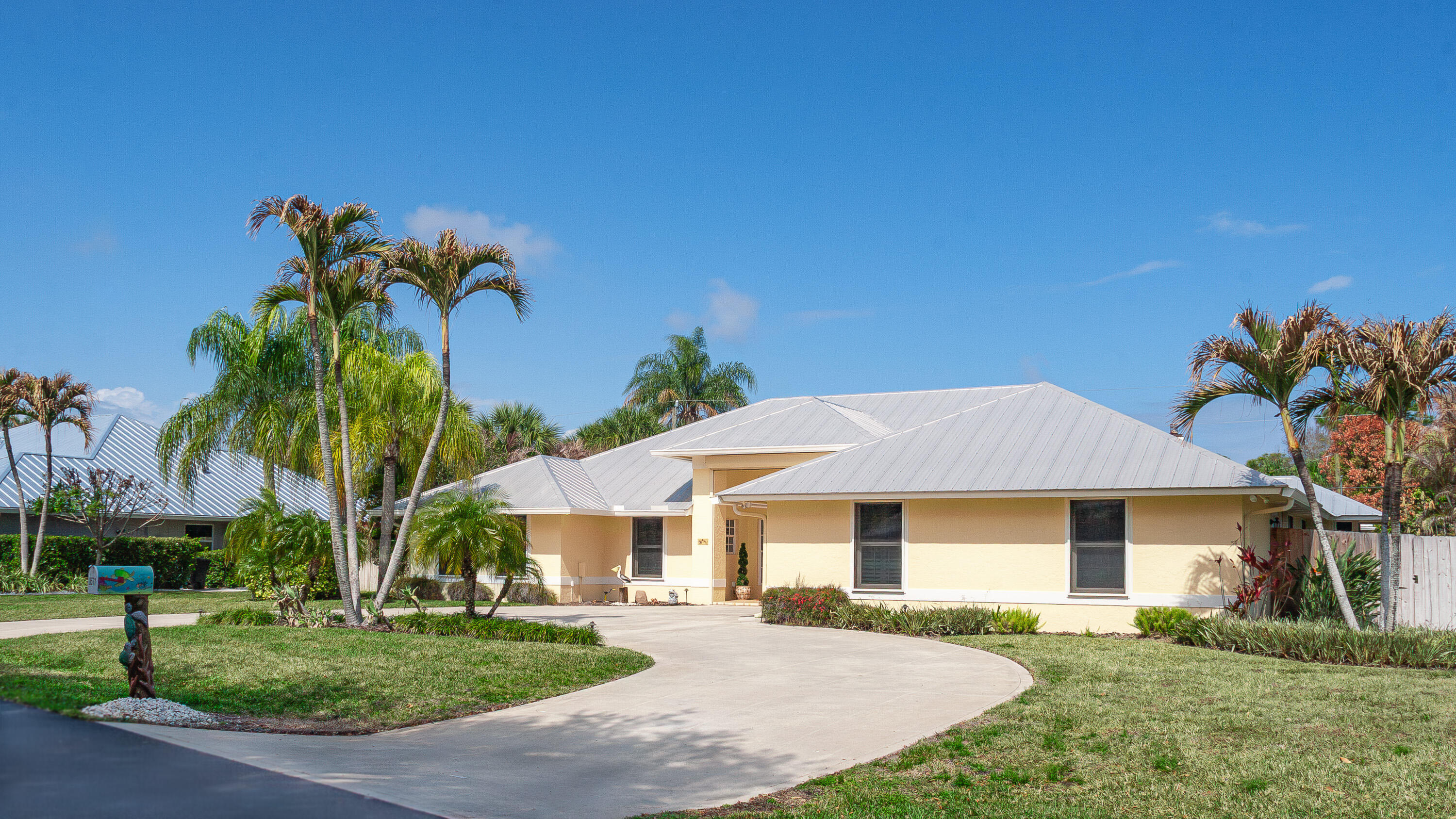 8571 Southeast Quail Ridge Way Hobe Sound, FL 33455 - Photo 3 of 27 3 Right Side