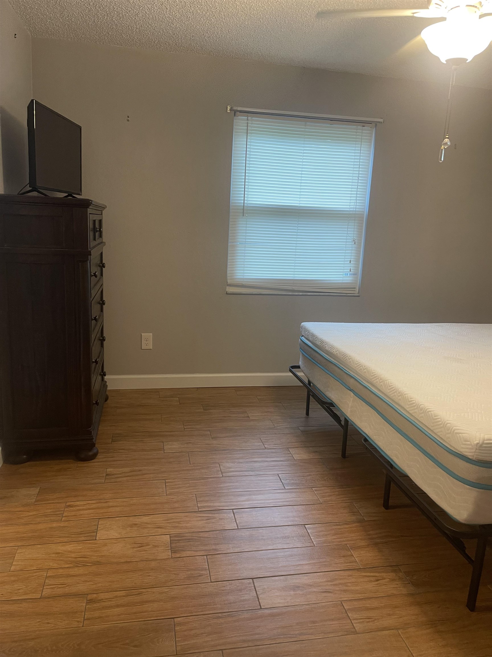 2928 Del Rio Drive St. Augustine, FL 32084 - Photo 9 of 18 a room with a bed and a window