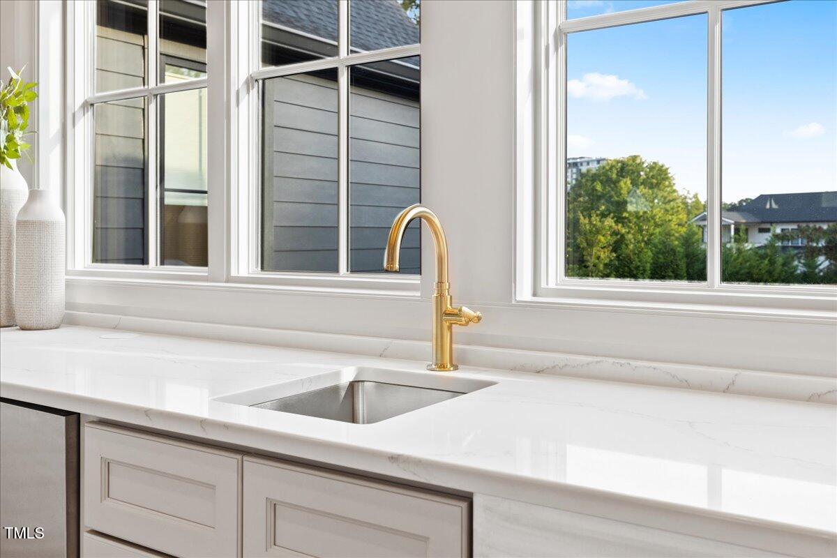 222 Reynolds Road Raleigh, NC 27609 - Photo 26 of 43 056-IMGL1596