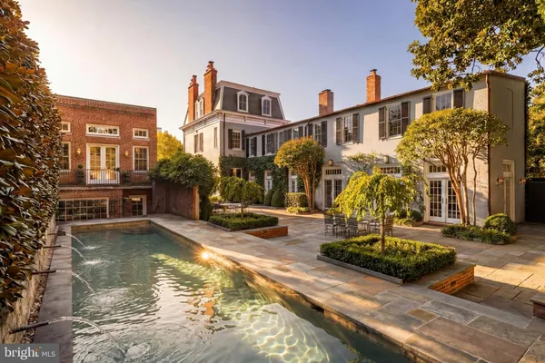 a view of multiple houses with yard