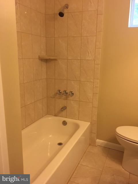 342 Savannah Road Baltimore, MD 21221 - Photo 10 of 21 Bath