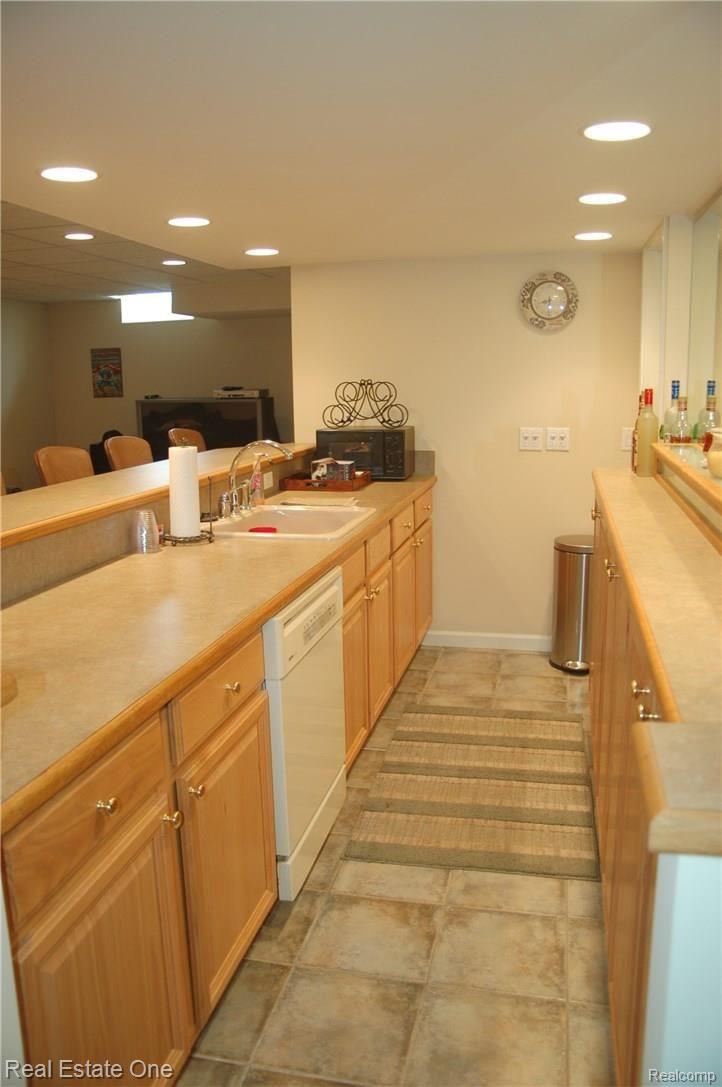 3067 Lexham Lane Rochester, MI 48309 - Photo 26 of 30 fin bsmt USE.JPG