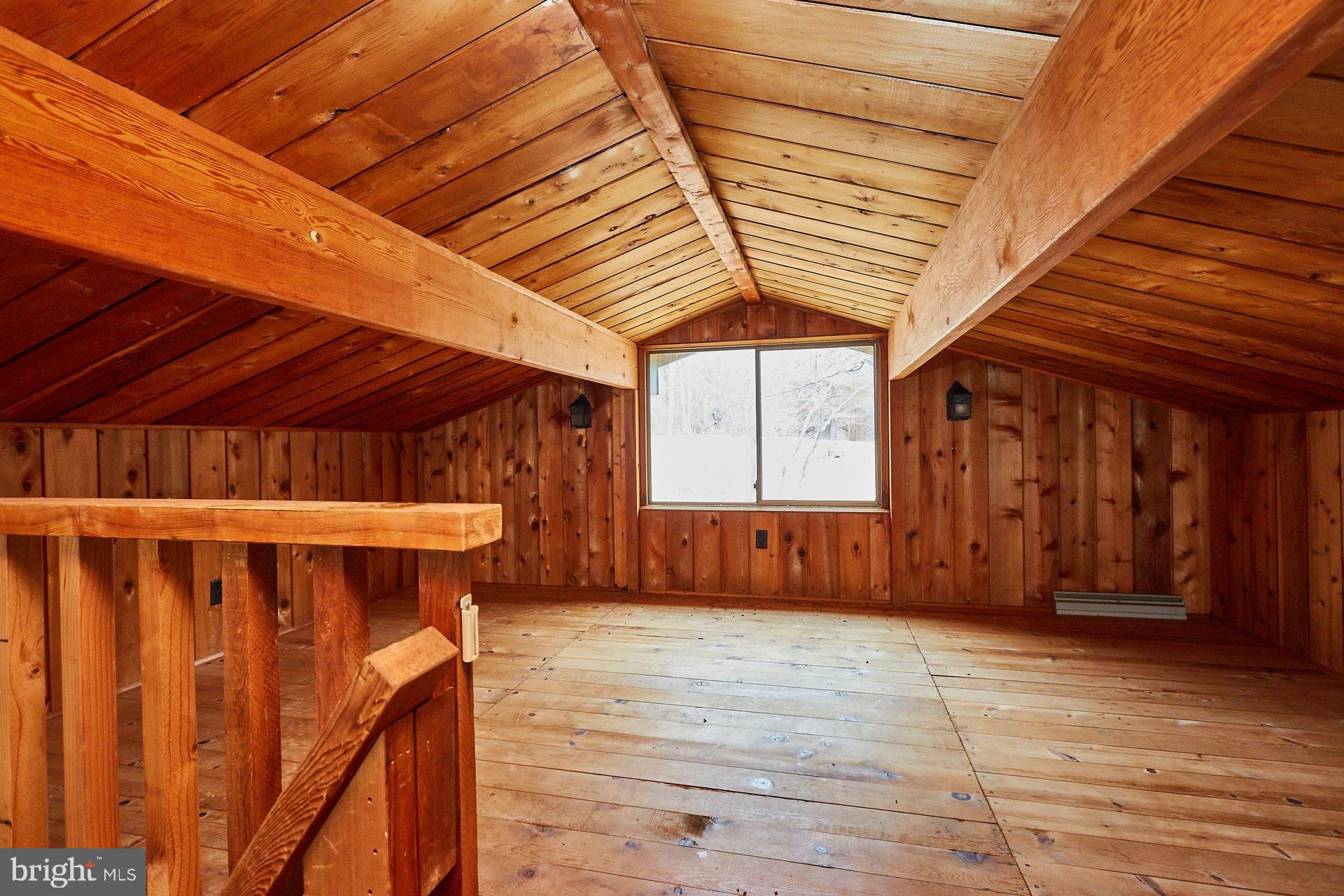 14045 Hume Road Hume, VA 22639 - Photo 28 of 43 Upper Level Loft area