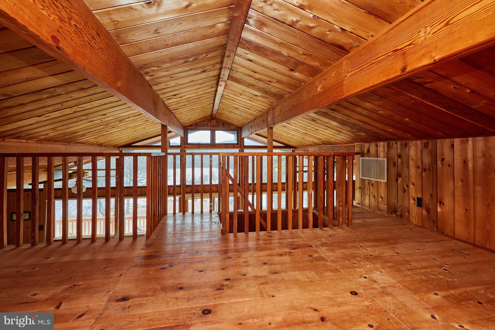 14045 Hume Road Hume, VA 22639 - Photo 29 of 43 Loft View