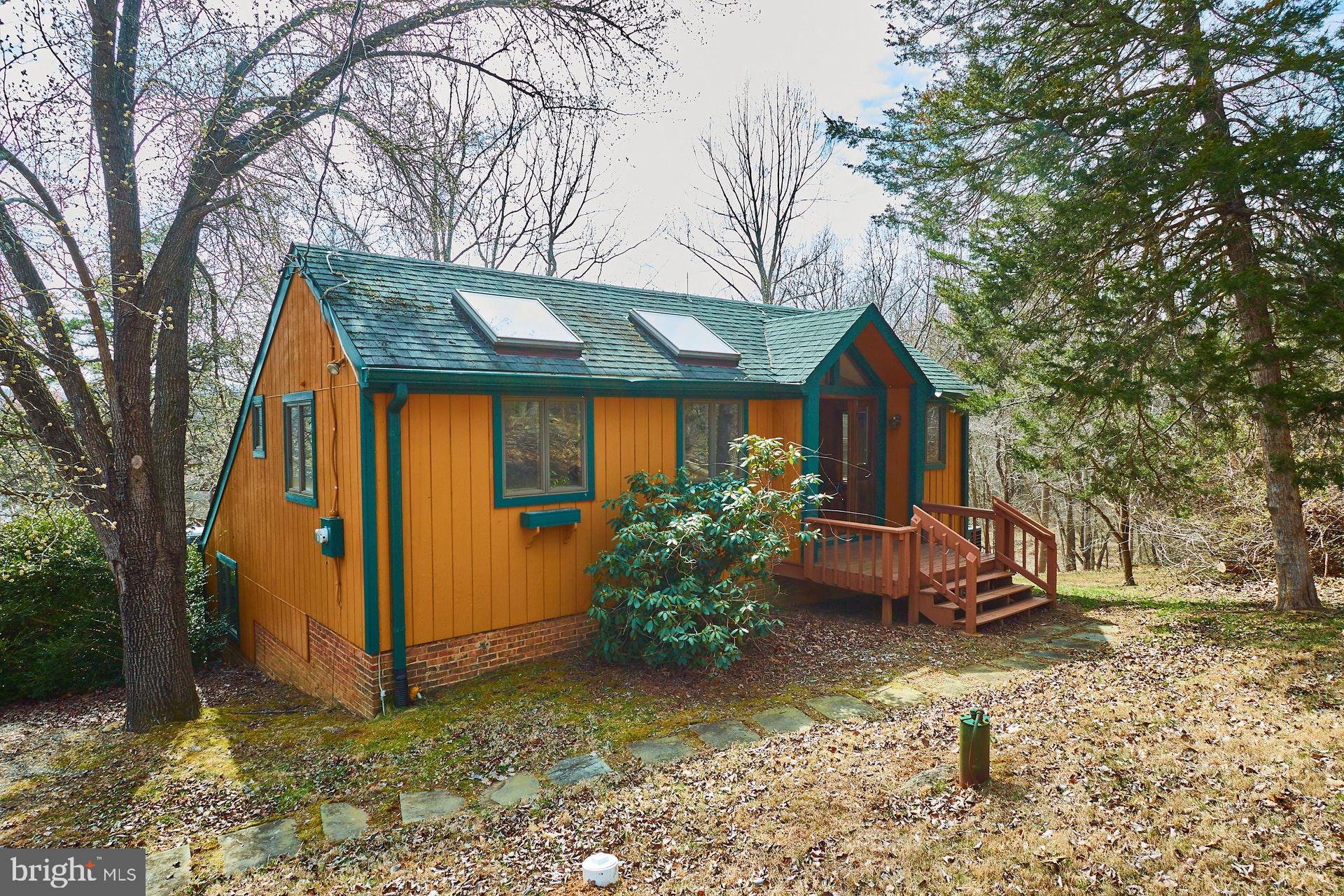 14045 Hume Road Hume, VA 22639 - Photo 30 of 43 Detached Garage with apartment studio