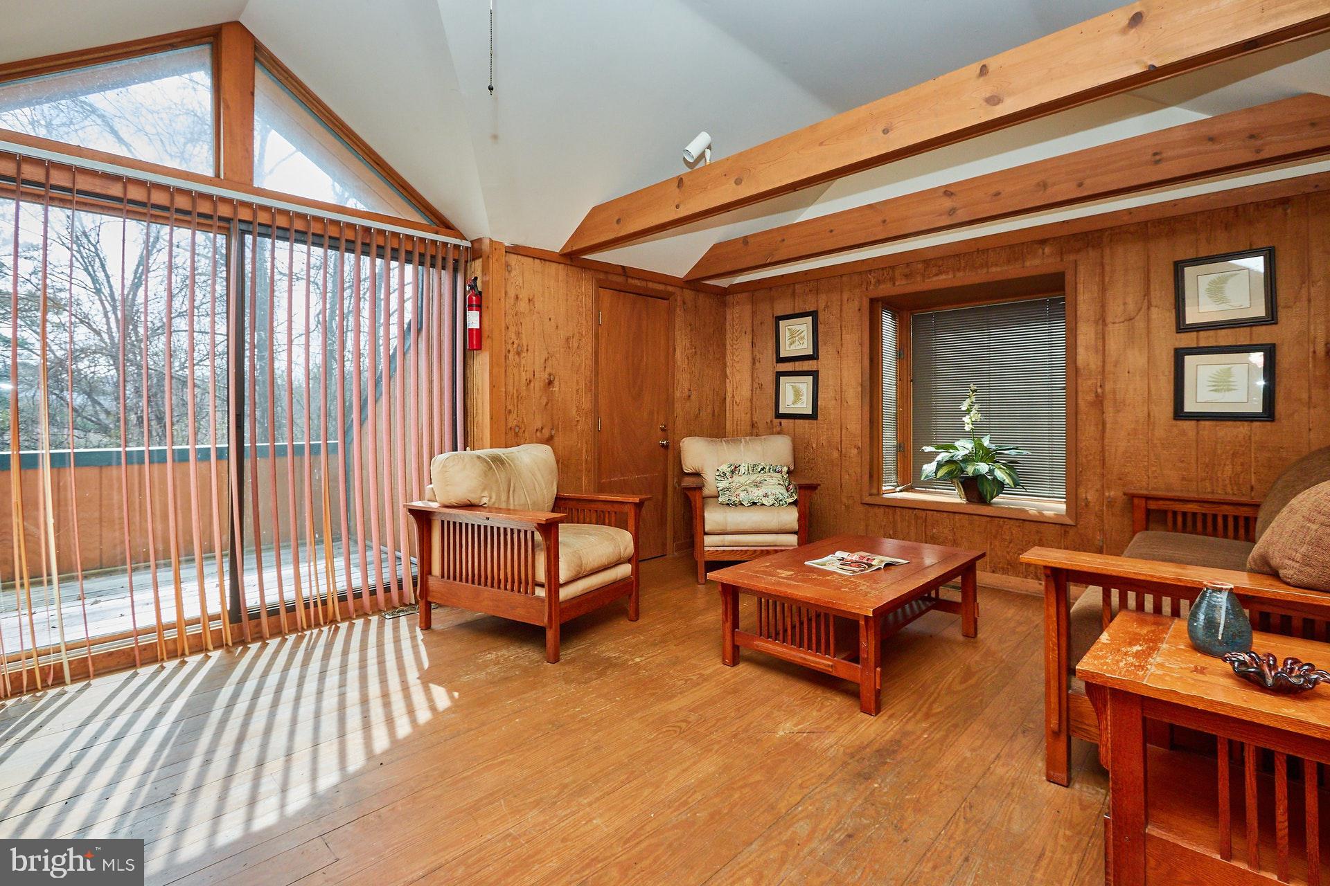 14045 Hume Road Hume, VA 22639 - Photo 32 of 43 Living Area of studio apartment