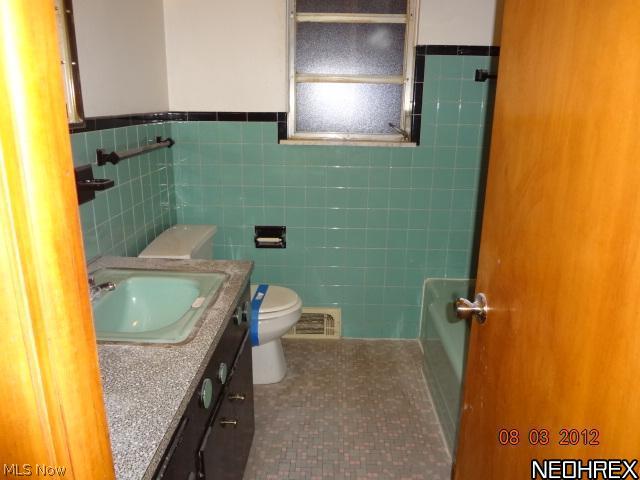 8488 Webster Road Strongsville, OH 44136 - Photo 7 of 16 Main bathroom