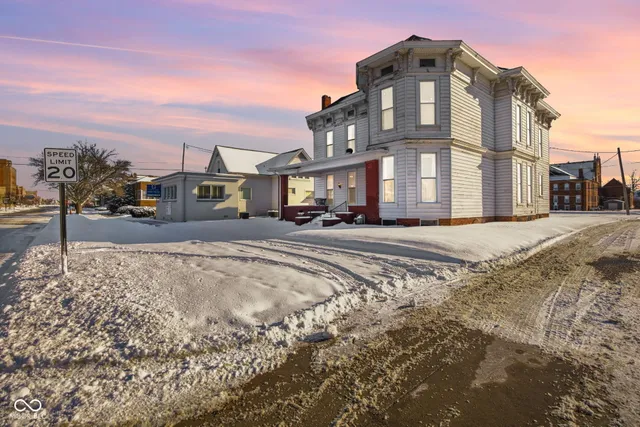 $250,000 | 125 West Washington Street, Shelbyville, IN 46176