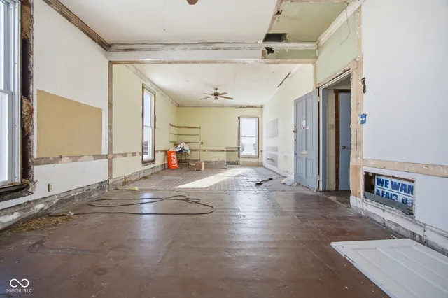 $250,000 | 125 West Washington Street, Shelbyville, IN 46176