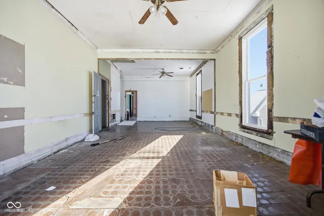 $250,000 | 125 West Washington Street, Shelbyville, IN 46176