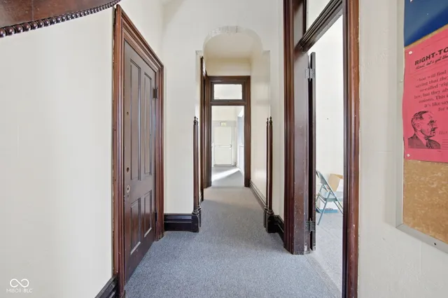 $250,000 | 125 West Washington Street, Shelbyville, IN 46176