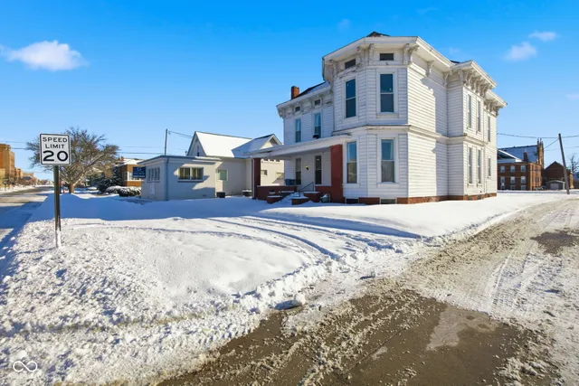 $250,000 | 125 West Washington Street, Shelbyville, IN 46176