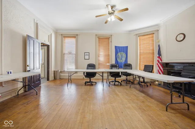 $250,000 | 125 West Washington Street, Shelbyville, IN 46176