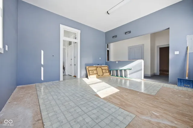 $250,000 | 125 West Washington Street, Shelbyville, IN 46176