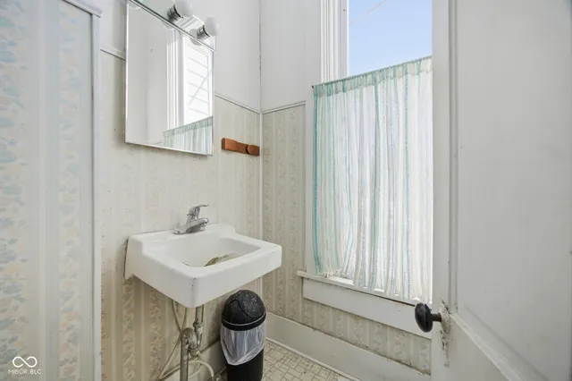 $250,000 | 125 West Washington Street, Shelbyville, IN 46176