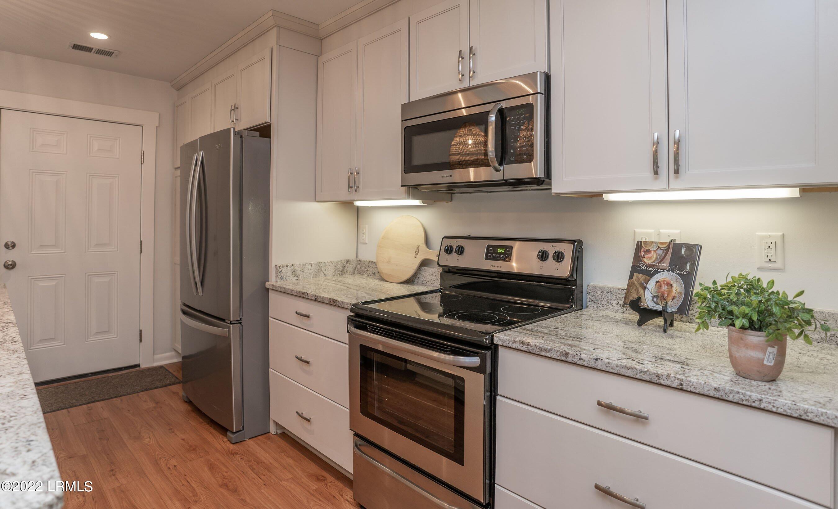 3032 Mink Point Boulevard Beaufort, SC 29902 - Photo 15 of 33 DSC05194-1.jpg-SMALL