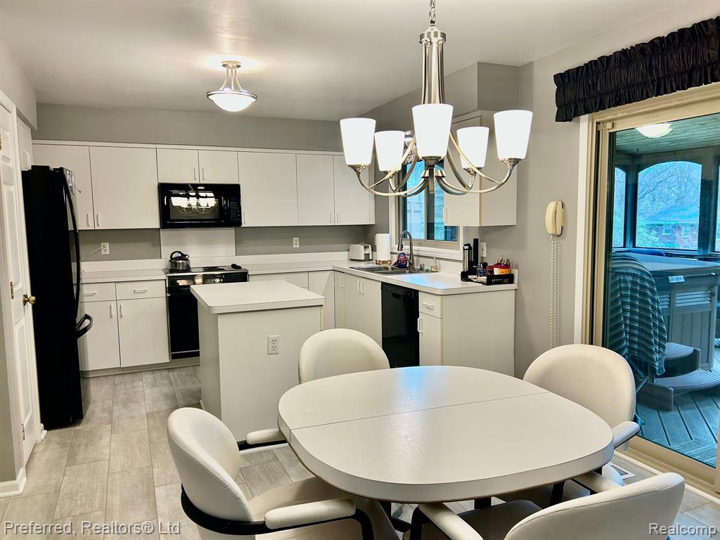 24584 Ridgeview Drive Farmington Hills, MI 48336 - Photo 15 of 50