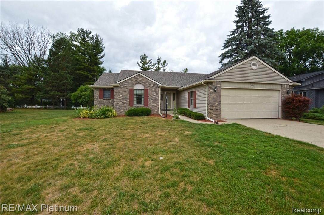 715 Riverside Drive Linden, MI 48451 - Photo 2 of 36 715_Riverside_14.jpg