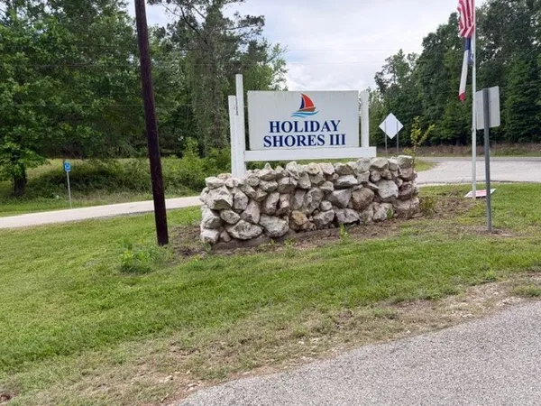a sign that is sitting in the grass