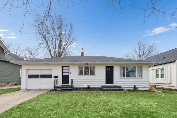 $319,999 | 317 East 1st Street, Waconia, MN 55387