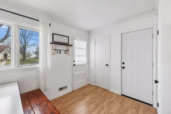 $319,999 | 317 East 1st Street, Waconia, MN 55387