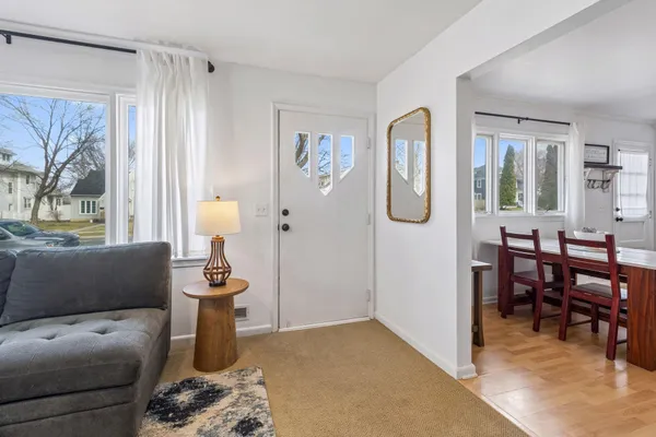 $319,999 | 317 East 1st Street, Waconia, MN 55387