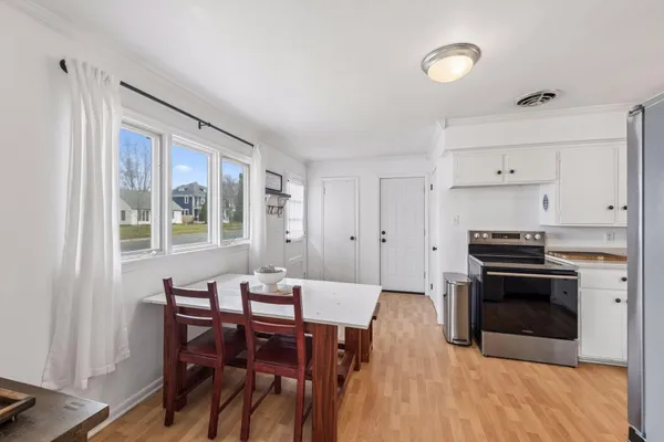 $319,999 | 317 East 1st Street, Waconia, MN 55387