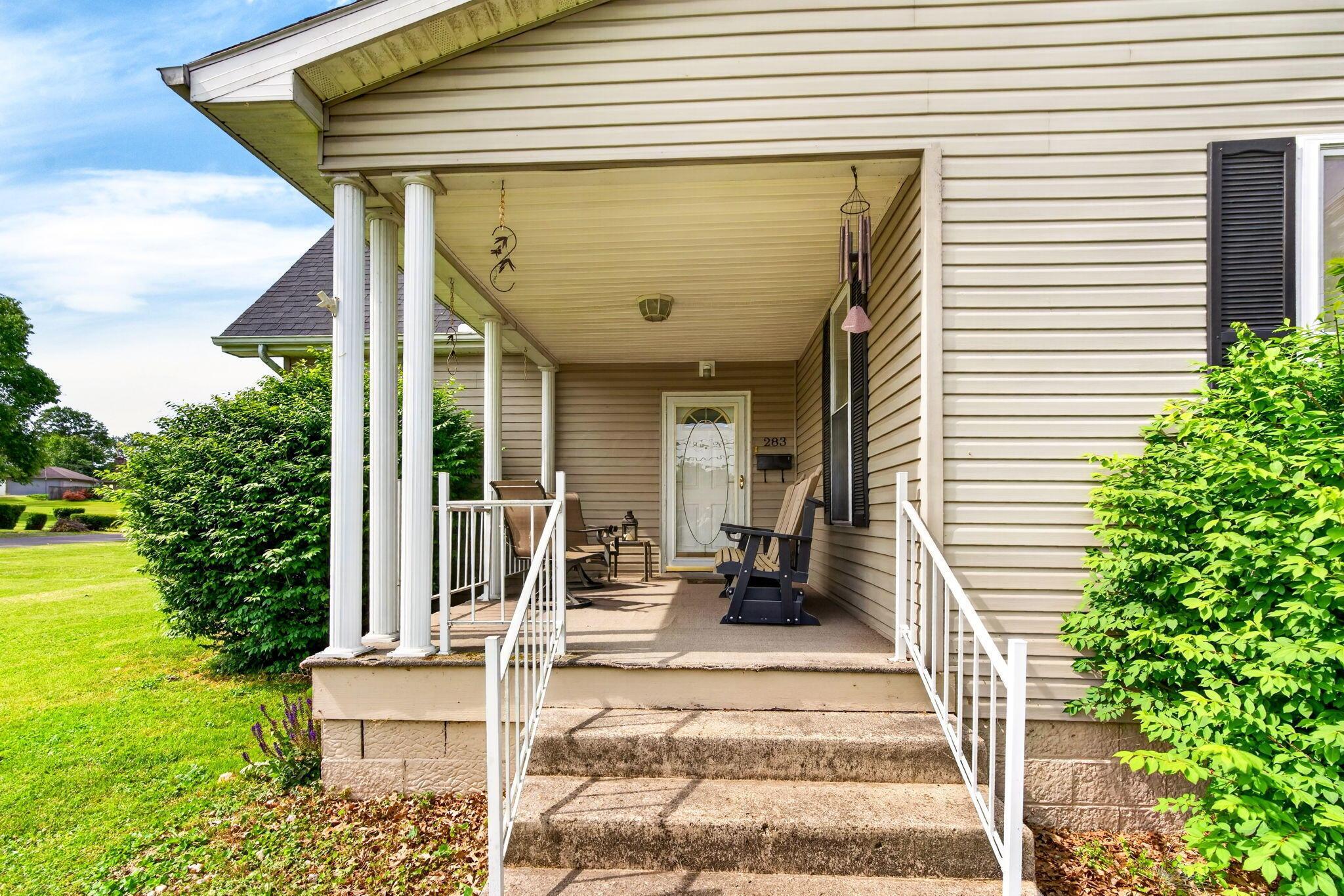 283 State Street Jackson, OH 45640 - Photo 6 of 26 11. Front Porch 1