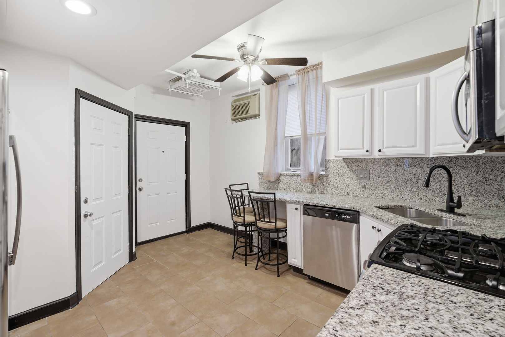 7009 West Altgeld Street, Unit G Chicago, IL 60707 - Photo 3 of 9