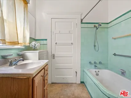 $770,000 | 144 West 45th Street, Los Angeles, CA 90037