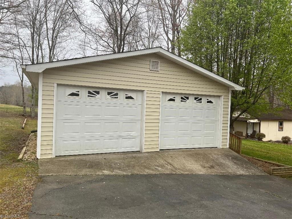 1247 Fred Merritt Road King, NC 27021 - Photo 4 of 40