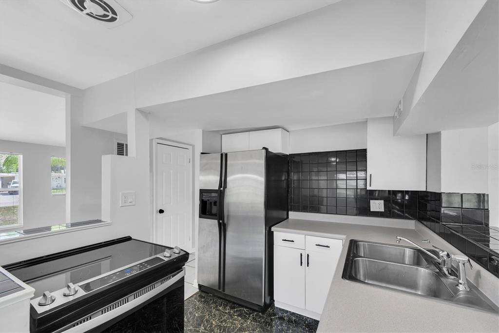 110 14th Avenue Southwest Largo, FL 33770 - Photo 10 of 38