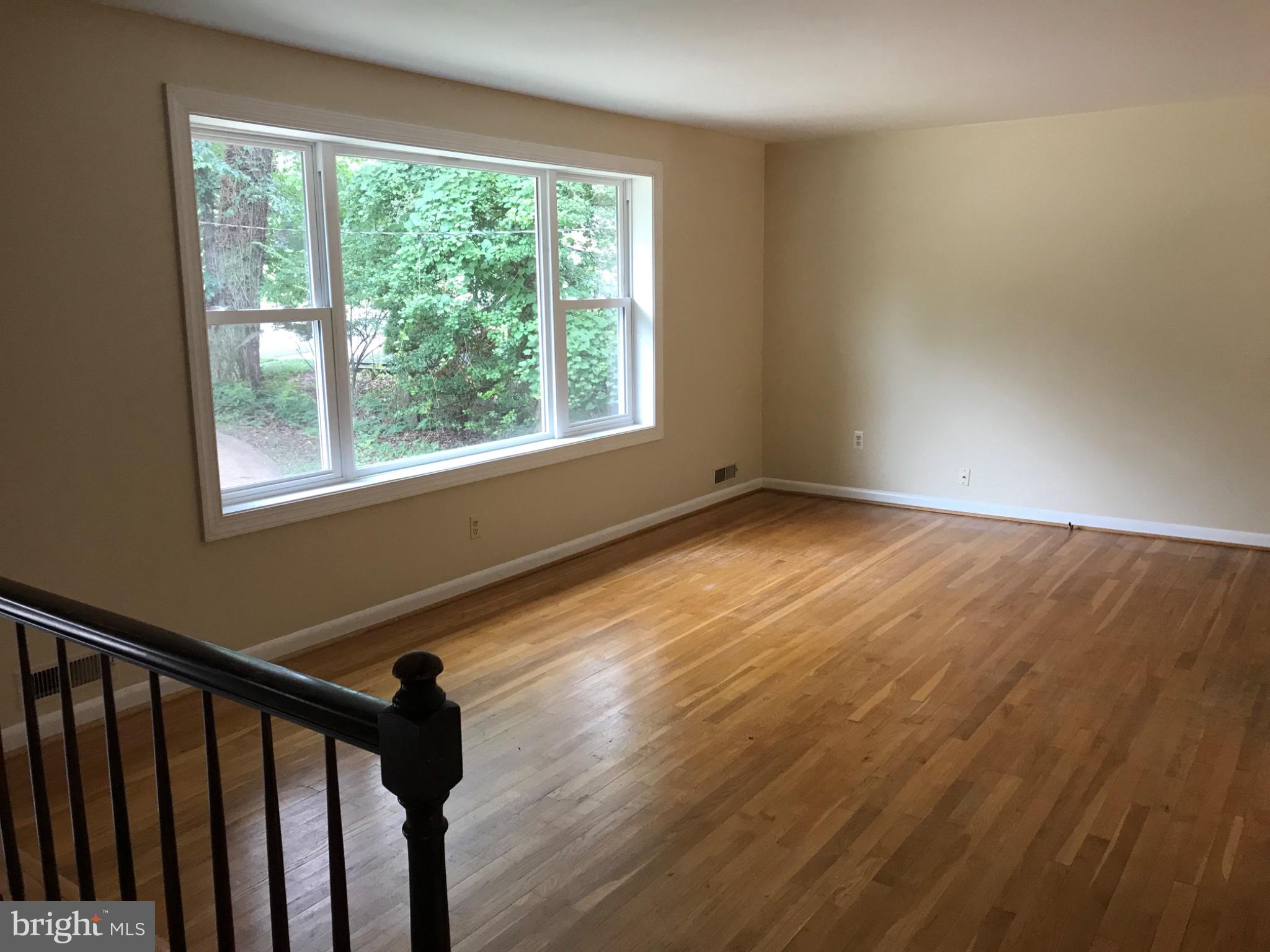 113 Kingsley Road Southwest Vienna, VA 22180 - Photo 4 of 40 Bright and airy living space awaits.