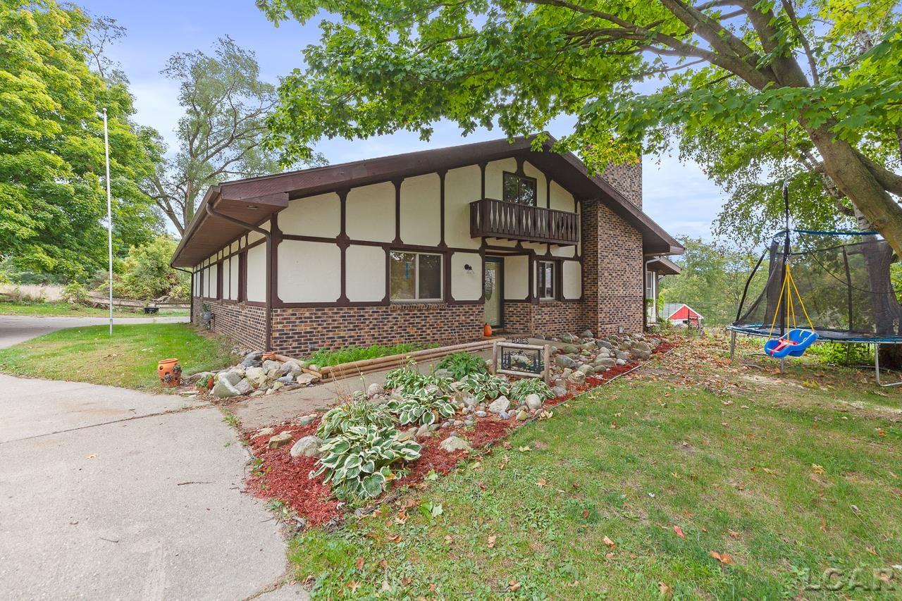 8865 Riverside Road Brooklyn, MI 49230 - Photo 2 of 38