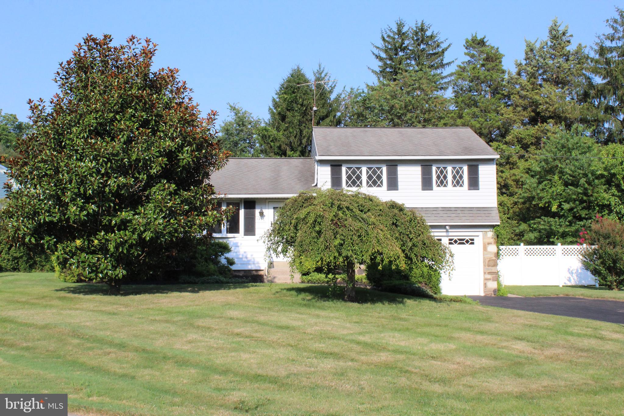 1211 Roberts Road Warminster, PA 18974 - Photo 2 of 25 Gallery Image 2