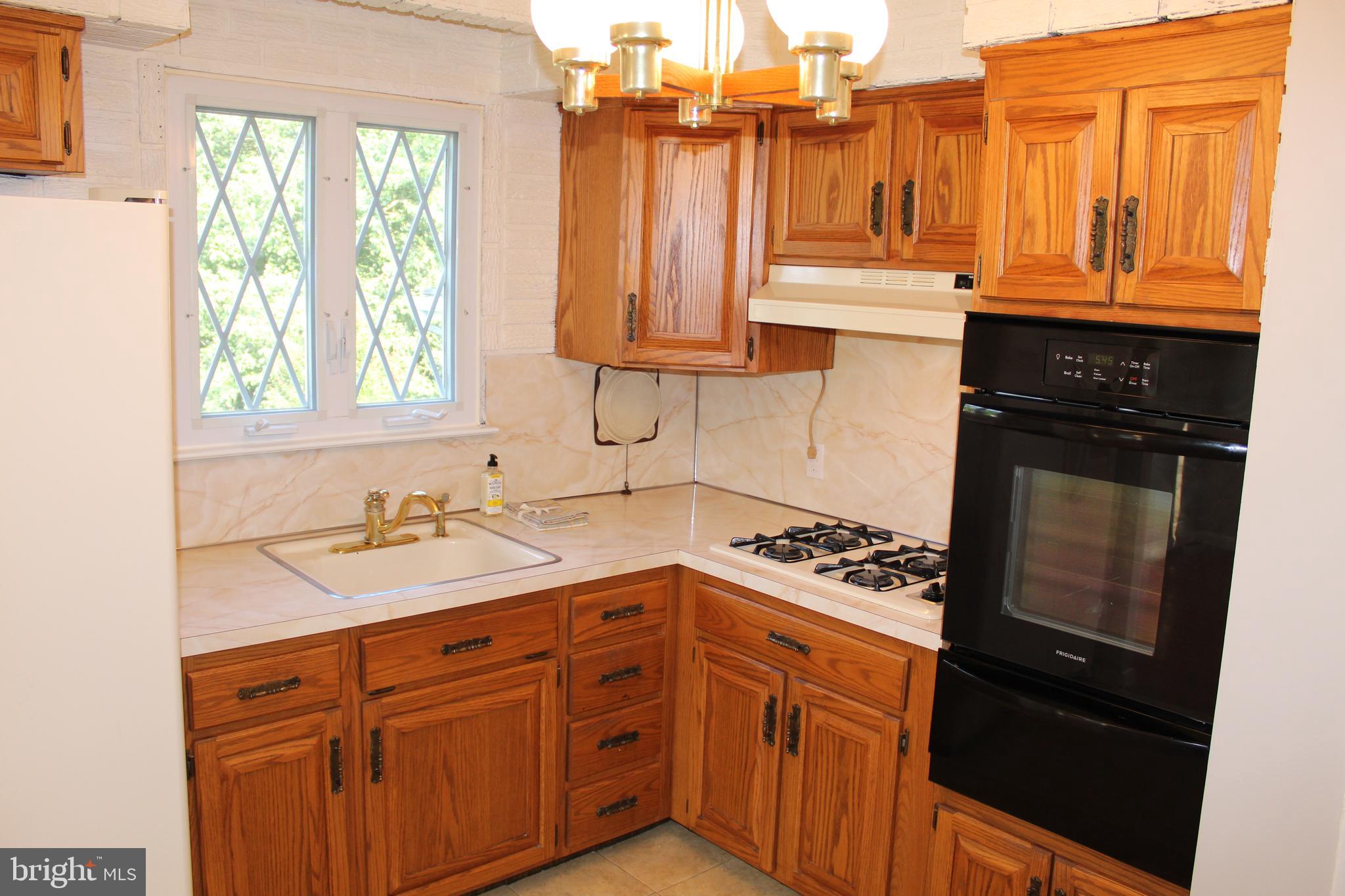 1211 Roberts Road Warminster, PA 18974 - Photo 11 of 25 Gallery Image 11