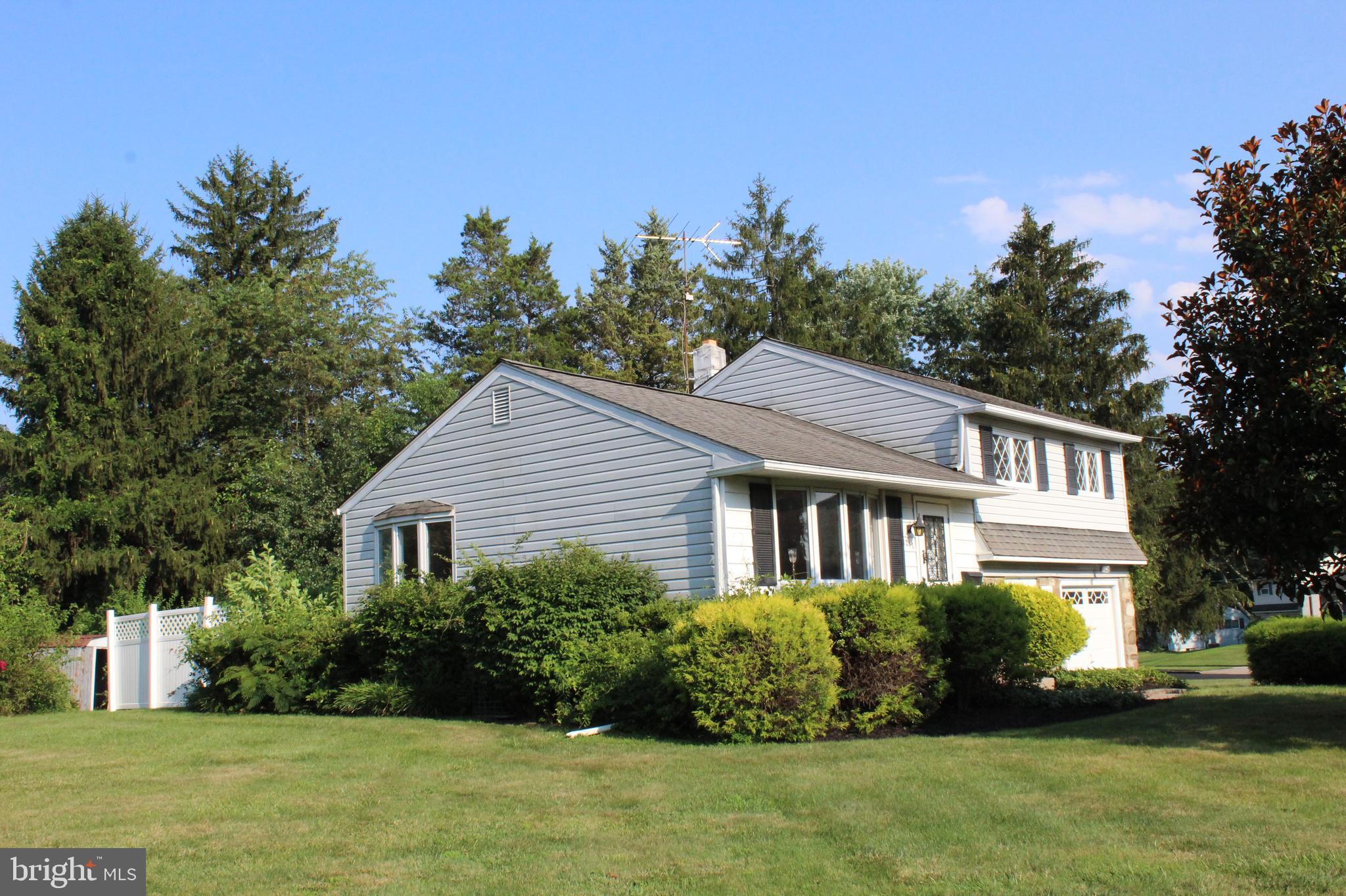 1211 Roberts Road Warminster, PA 18974 - Photo 3 of 25 Gallery Image 3