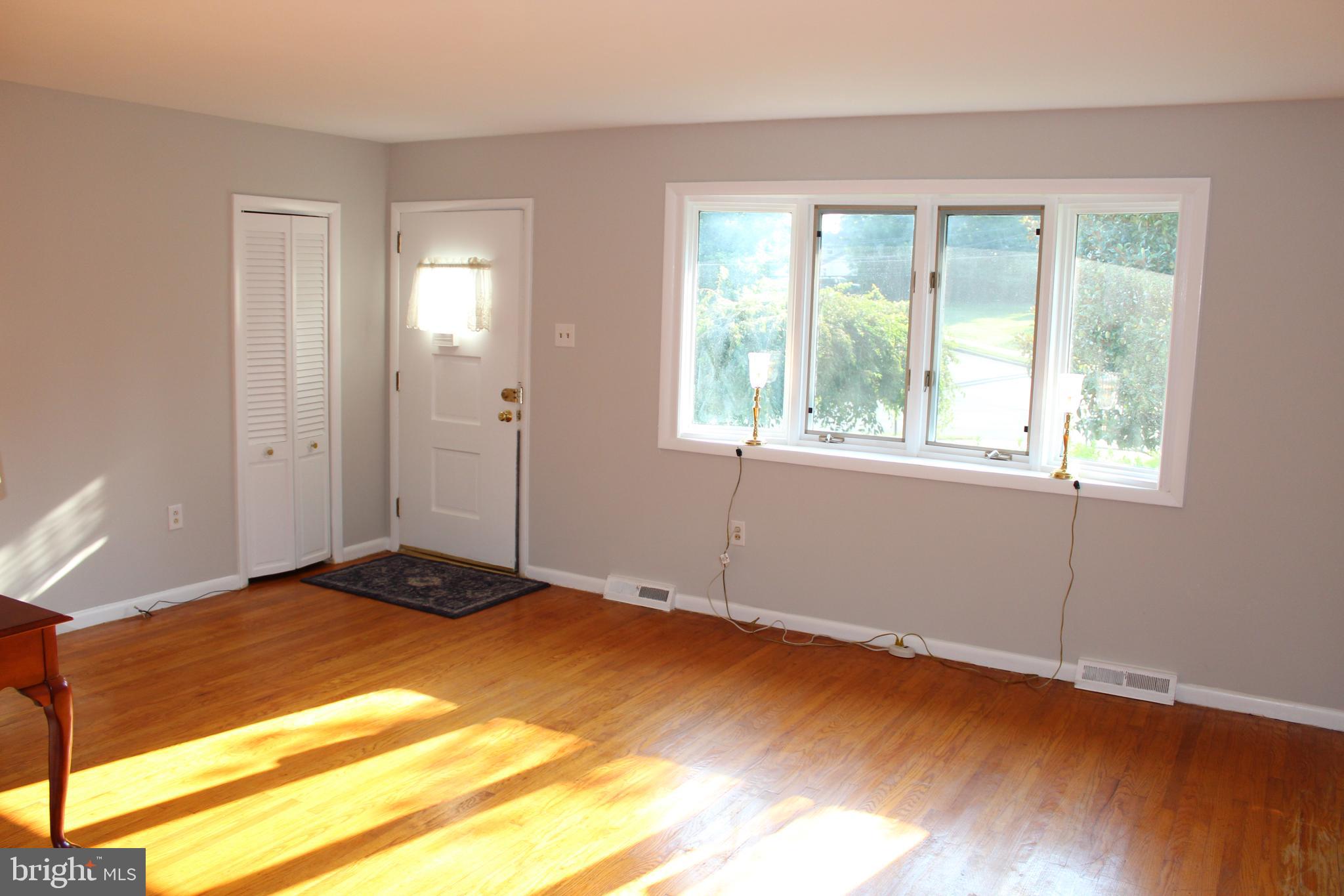 1211 Roberts Road Warminster, PA 18974 - Photo 10 of 25 Gallery Image 10
