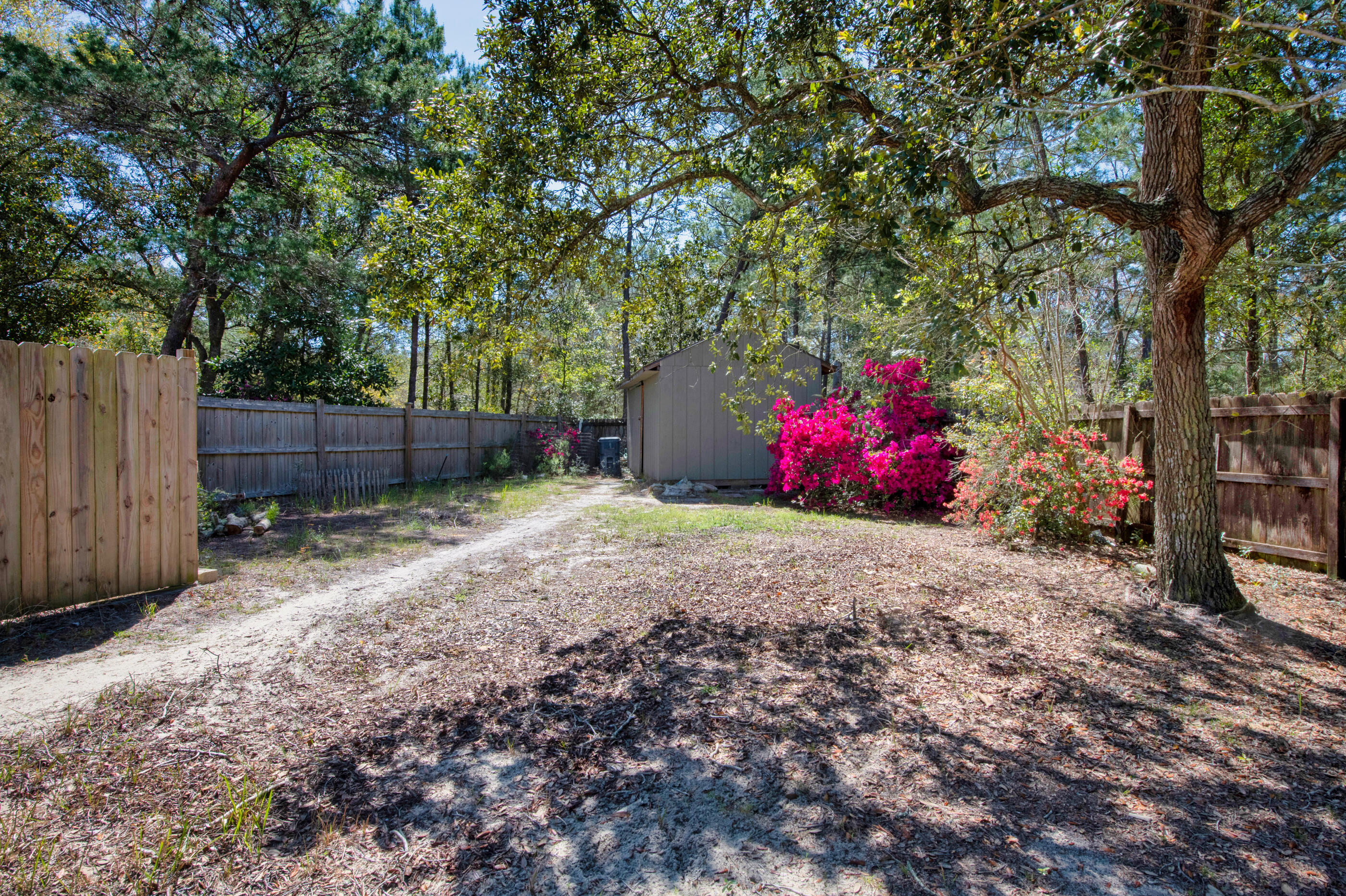 6539 Robar Tesora Street Navarre, FL 32566 - Photo 38 of 48 a view of a backyard with wooden fence
