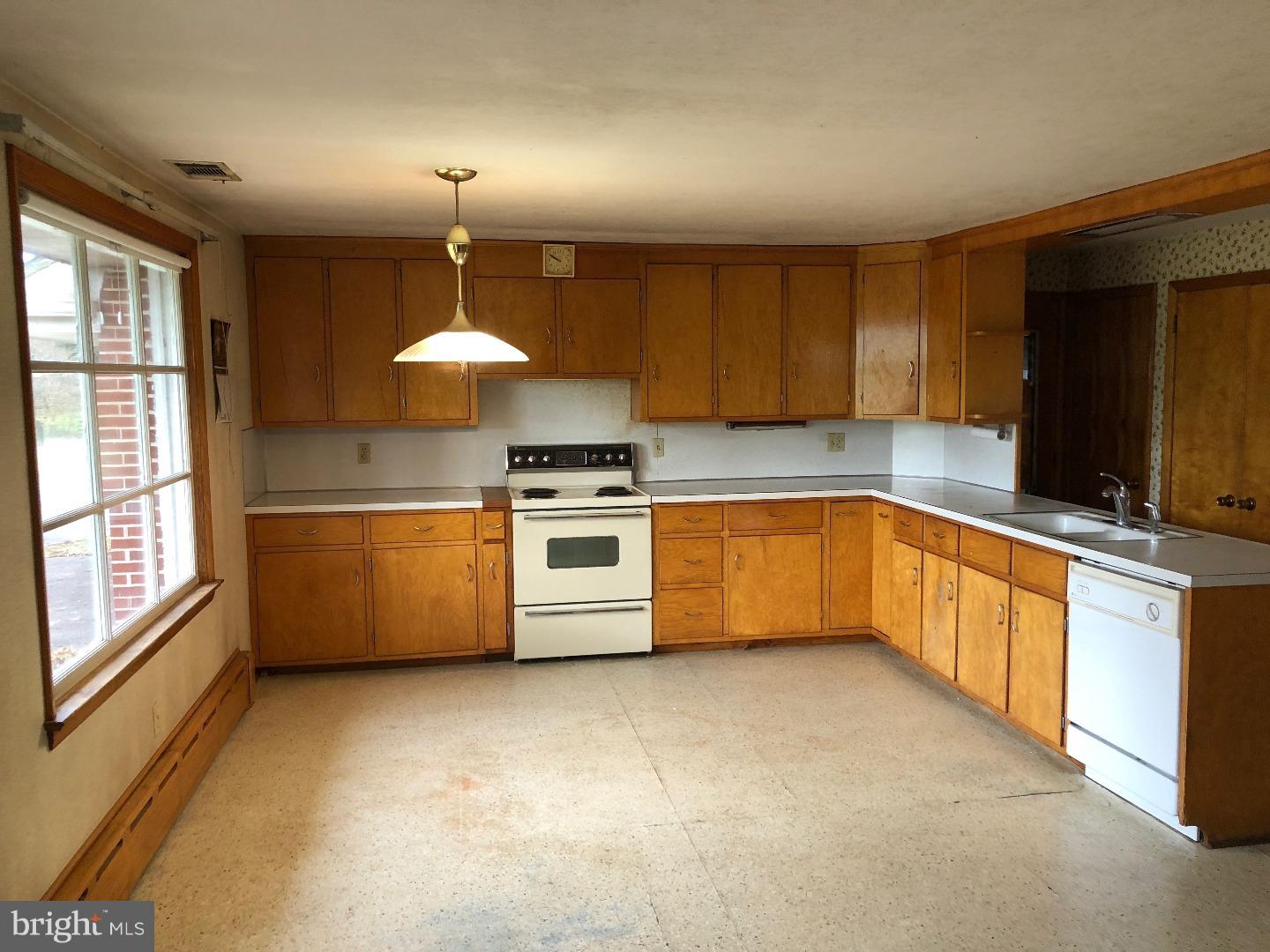 597 Bergey Road Telford, PA 18969 - Photo 3 of 16 Gallery Image 3