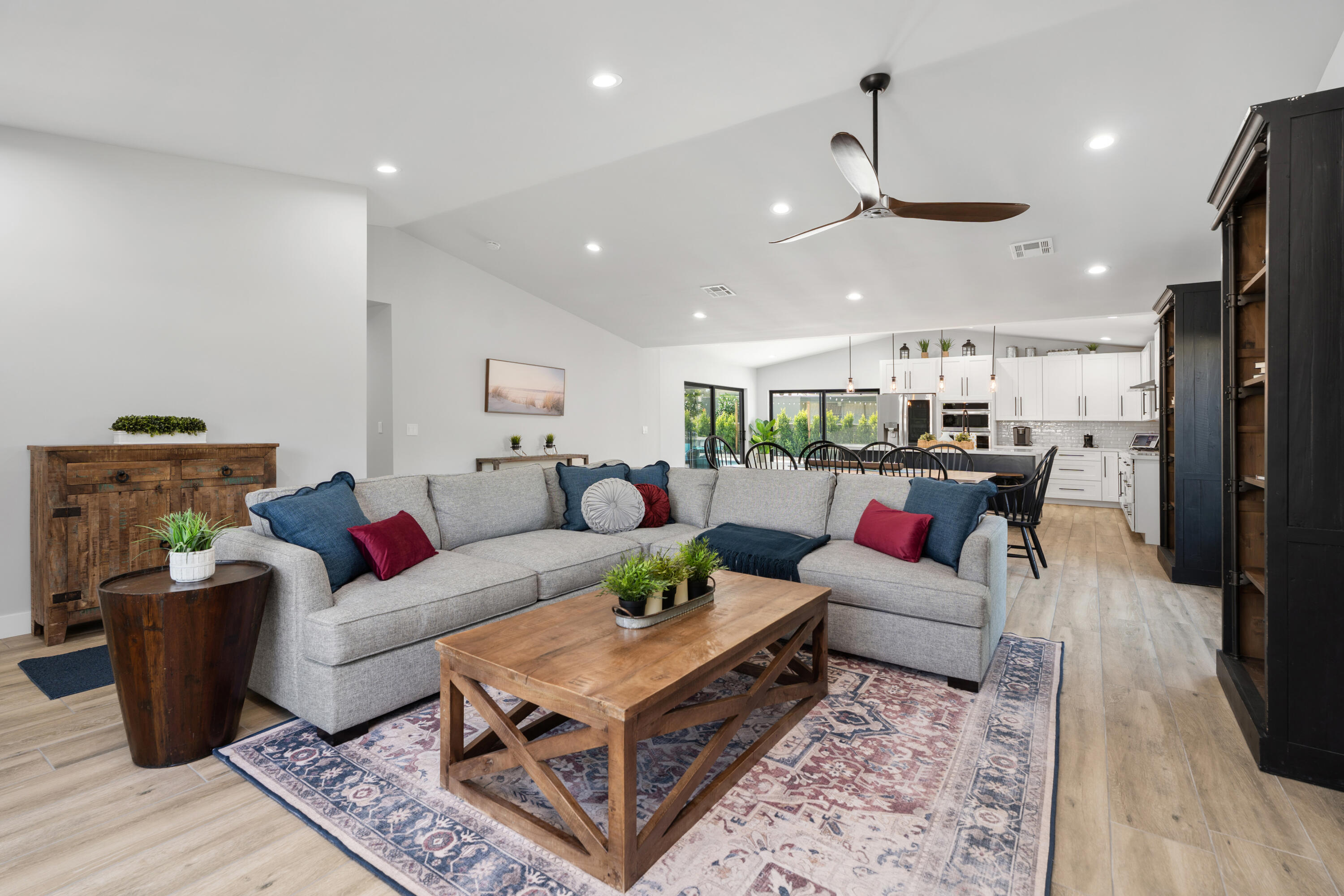 70443 Chappel Road Rancho Mirage, CA 92270 - Photo 11 of 36 a living room with furniture and wooden floor