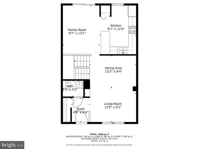an empty room with closet and ceiling fan