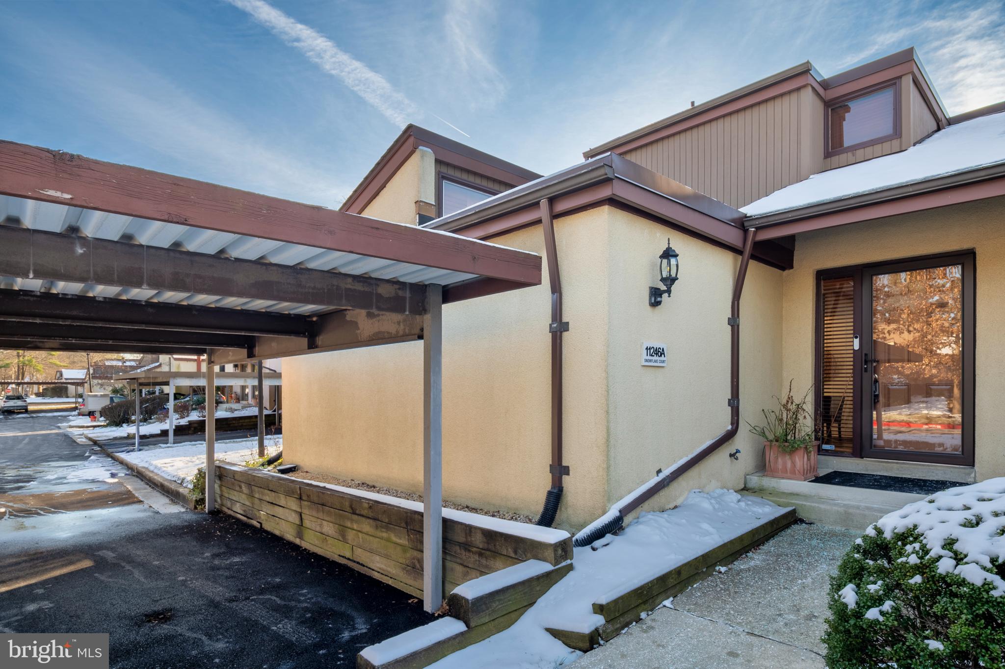 a view of an outdoor space