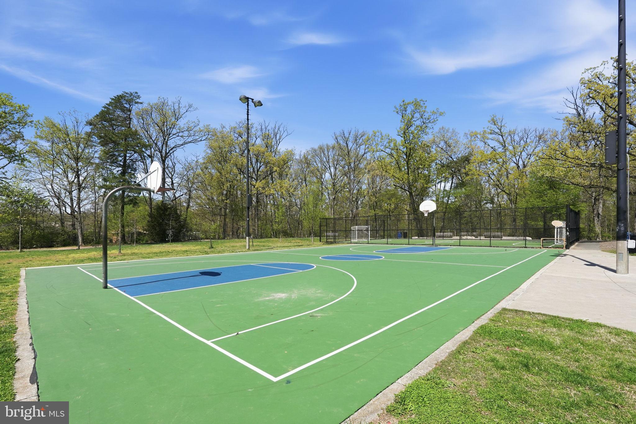 5017 7th Road South, Unit 102 Arlington, VA 22204 - Photo 40 of 40 a view of a tennis court