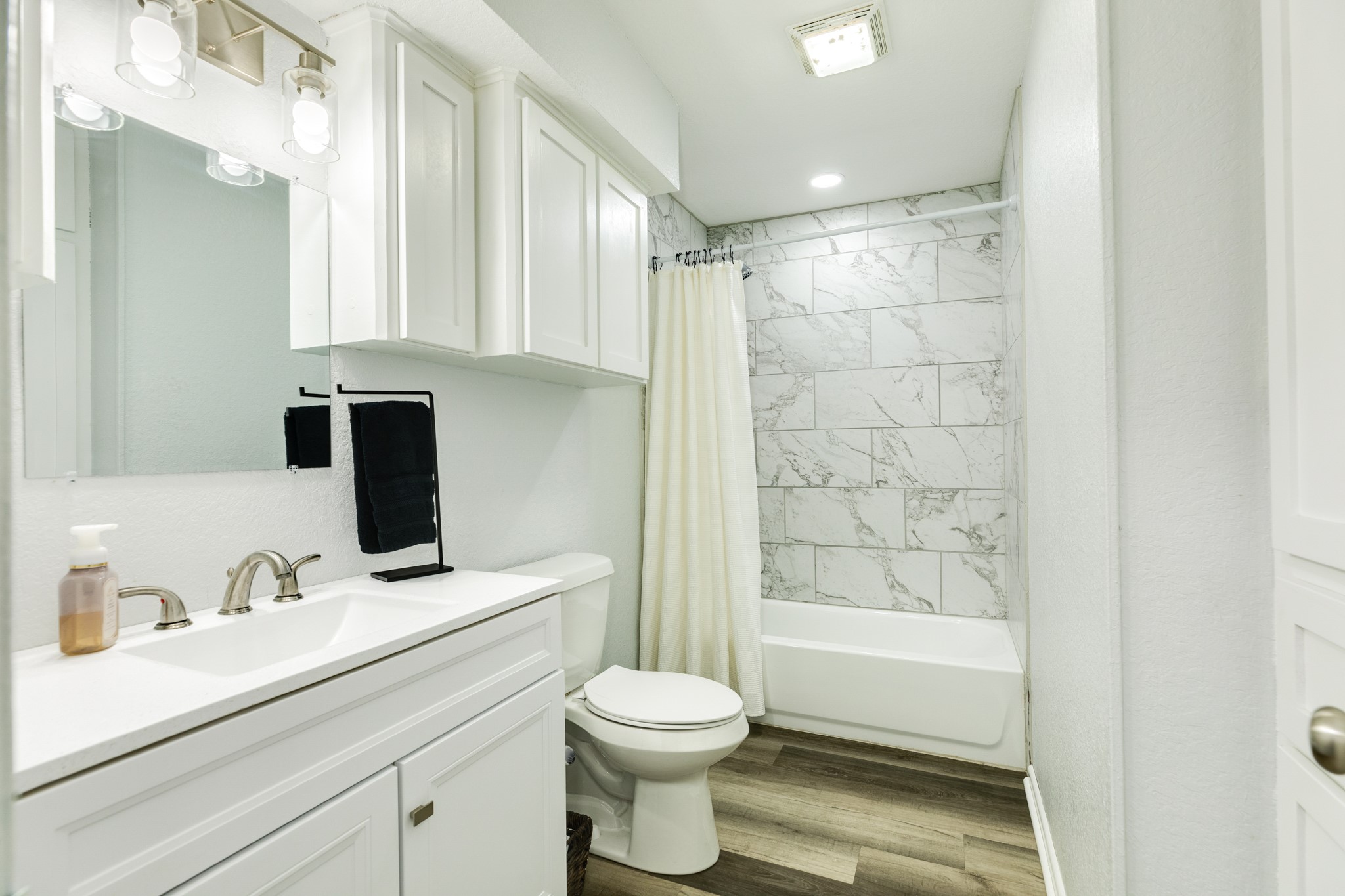 908 West Mulberry Street Angleton, TX 77515 - Photo 19 of 22 a bathroom with a sink toilet and shower