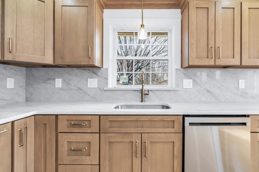 5 Lafayette Avenue Lawrence, MA 01843 - Photo 13 of 39