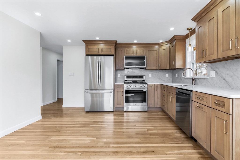 5 Lafayette Avenue Lawrence, MA 01843 - Photo 16 of 39
