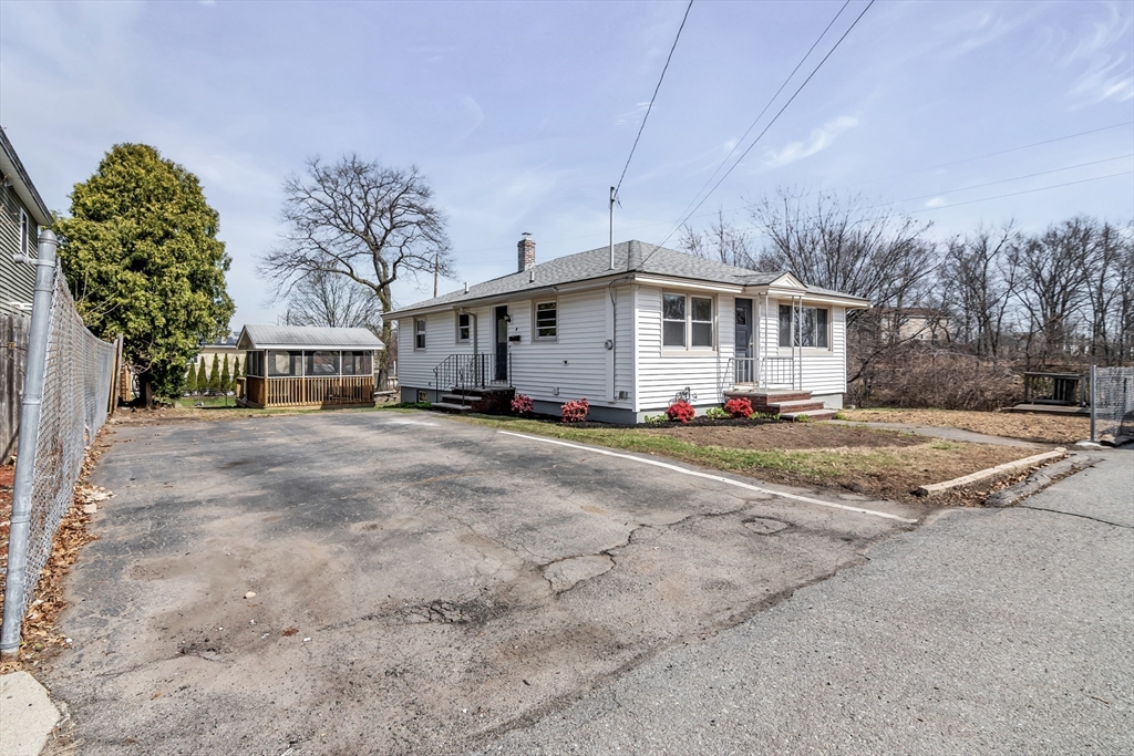 5 Lafayette Avenue Lawrence, MA 01843 - Photo 3 of 39