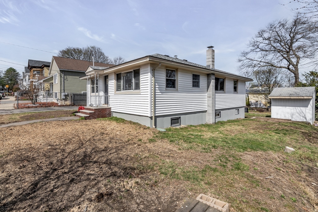 5 Lafayette Avenue Lawrence, MA 01843 - Photo 4 of 39