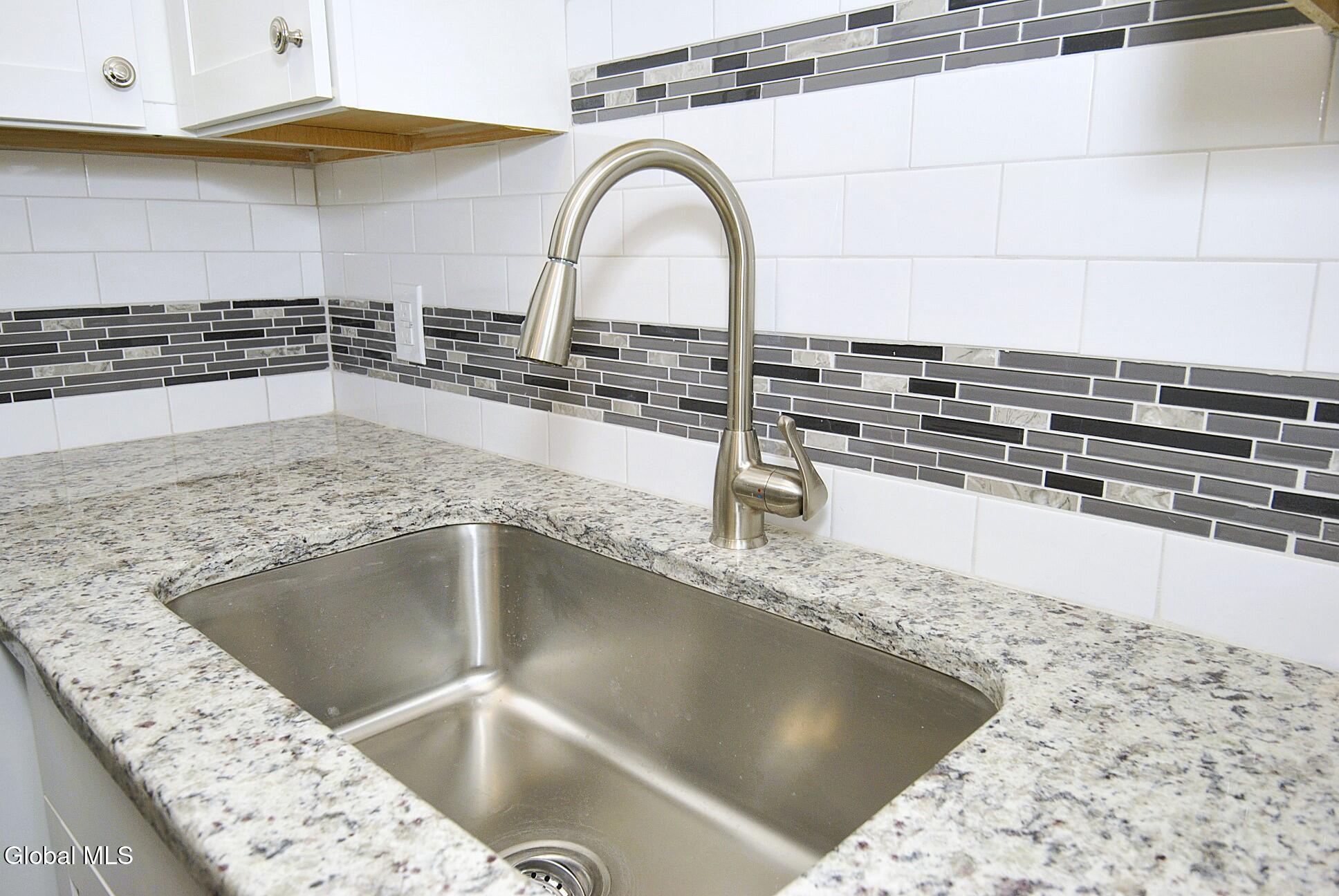 10 Bridle Path Colonie Village, NY 12205 - Photo 6 of 35 _DSC0466-0